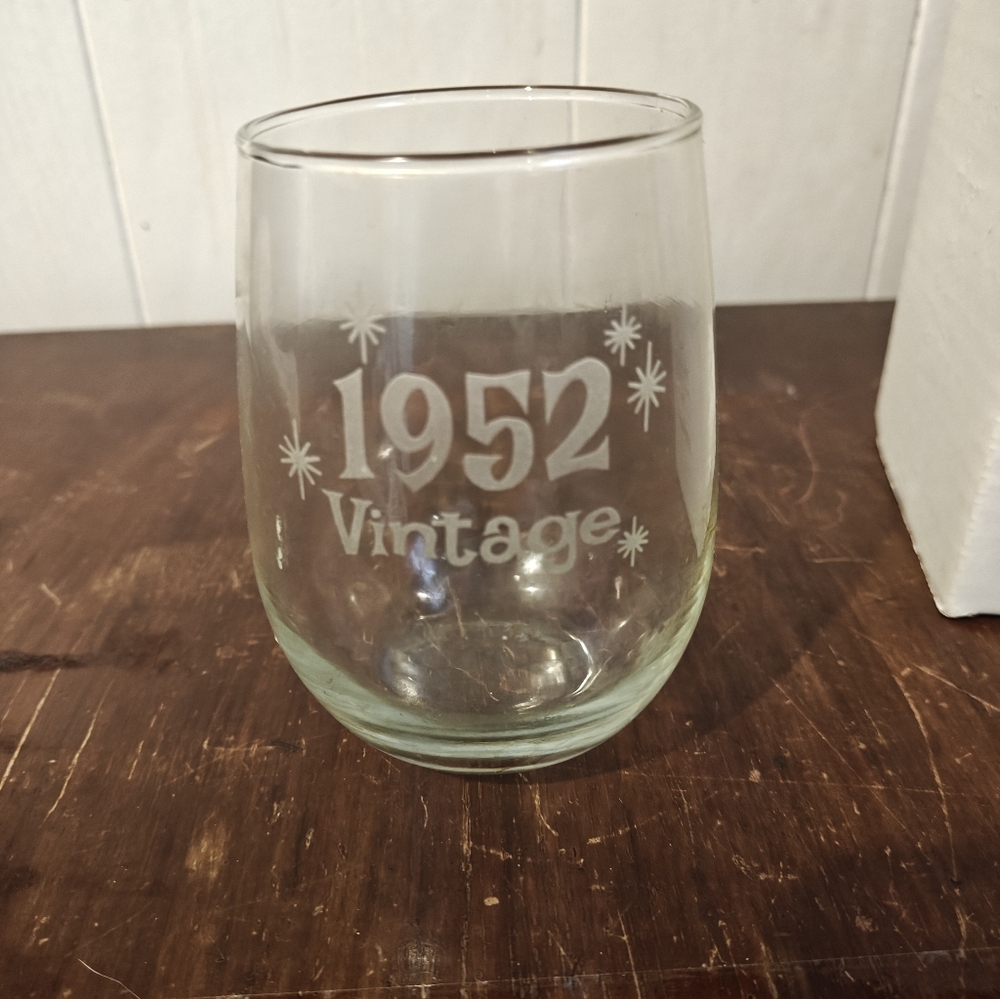 NIB Etched Stemless Wine Glass